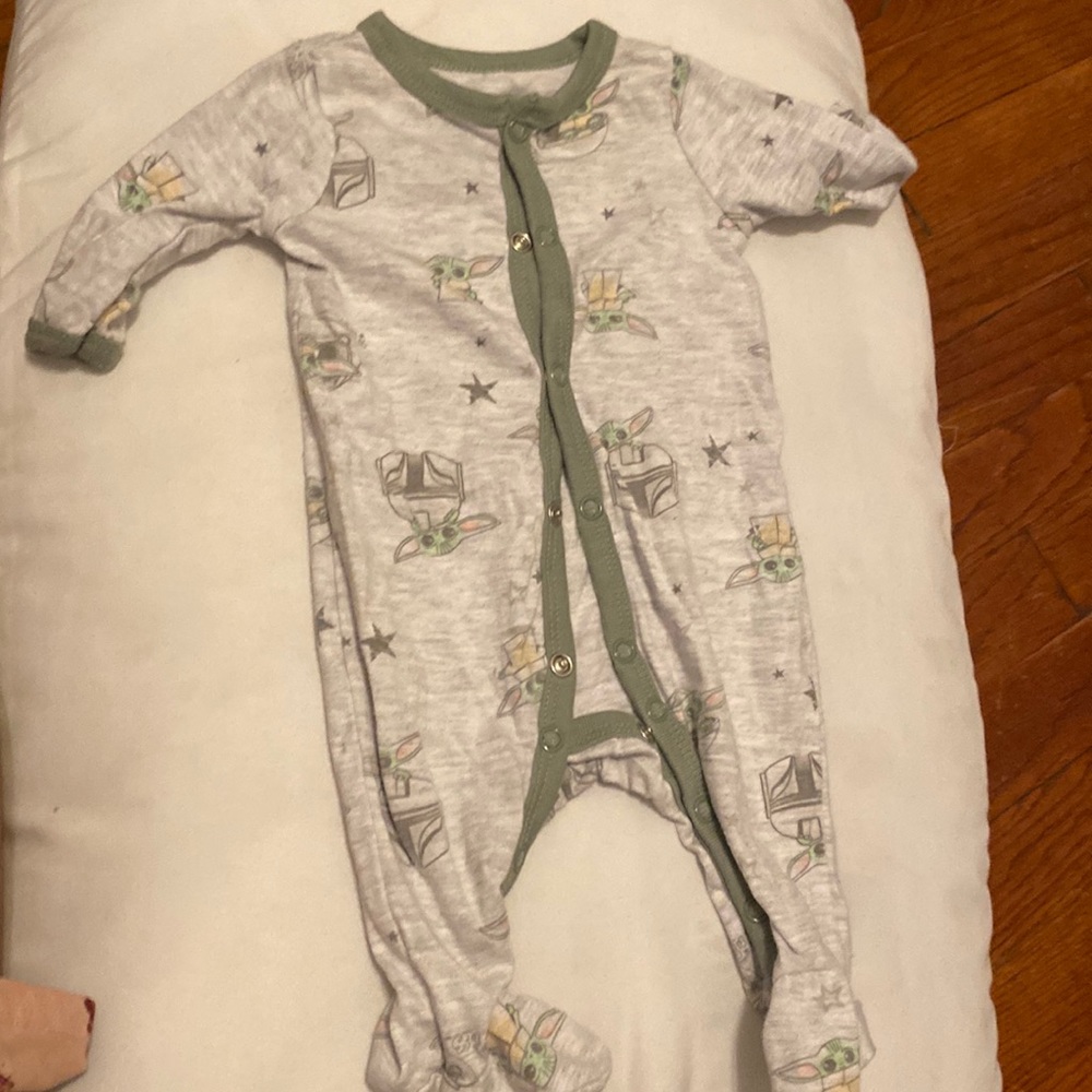 Yoda button up onsie (NB)